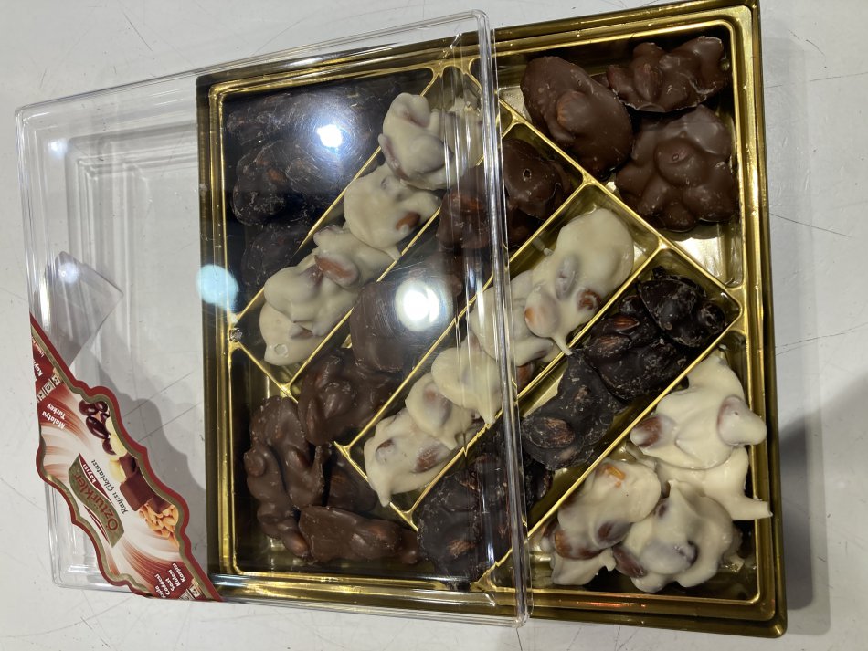KAYISI ÇEKİRDEKLİ ÇİKOLATA  500 GR